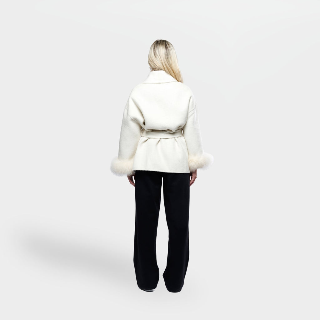 Witte Zachte Wollen Winterjas met Ceintuur Bontmanchetten Dames