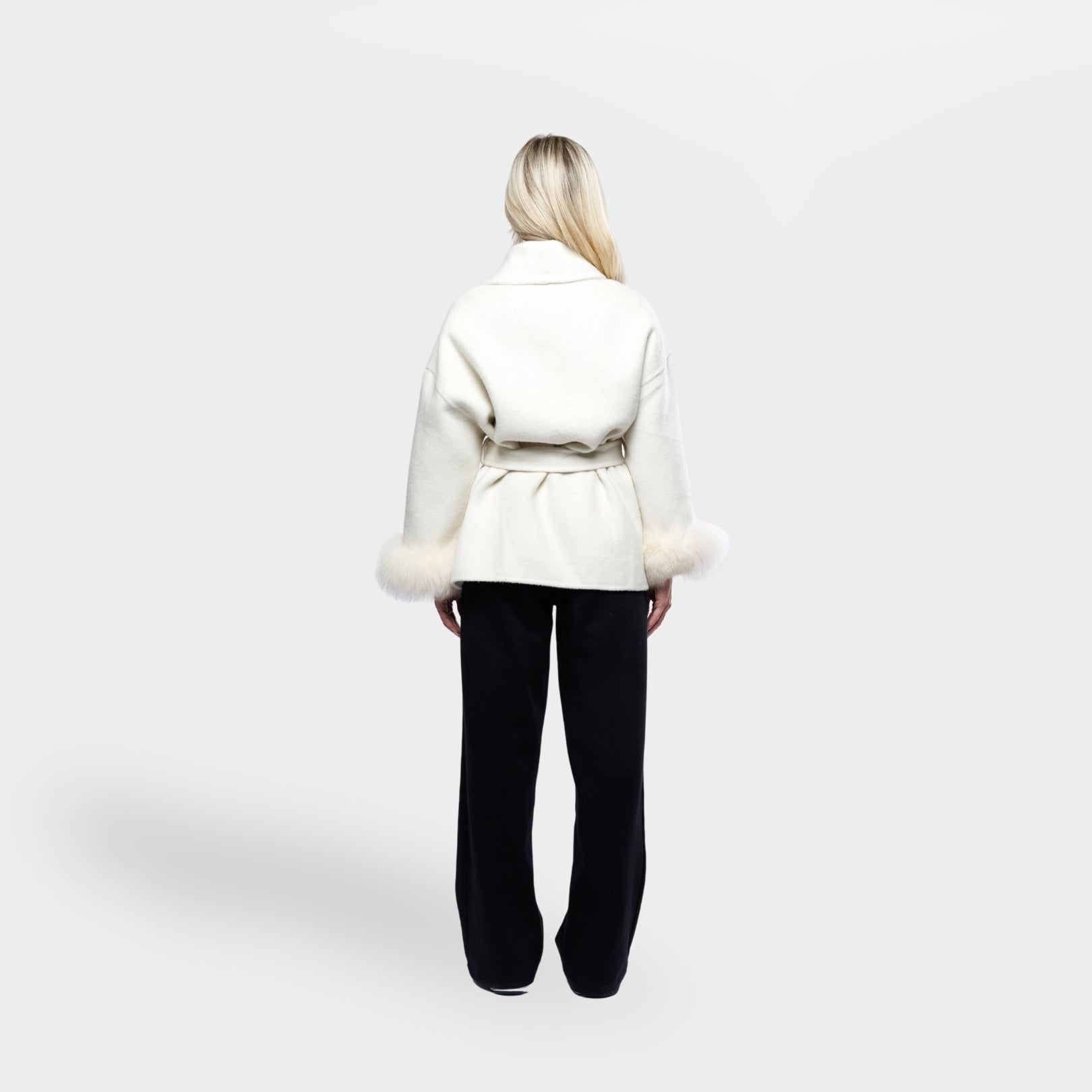 Witte Zachte Wollen Winterjas met Ceintuur Bontmanchetten Dames