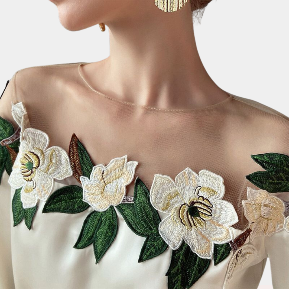 Elegante zomerse gebloemde damesblouse